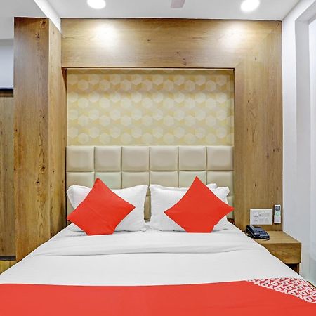Hotel O R S Palace Amhedabad Dış mekan fotoğraf
