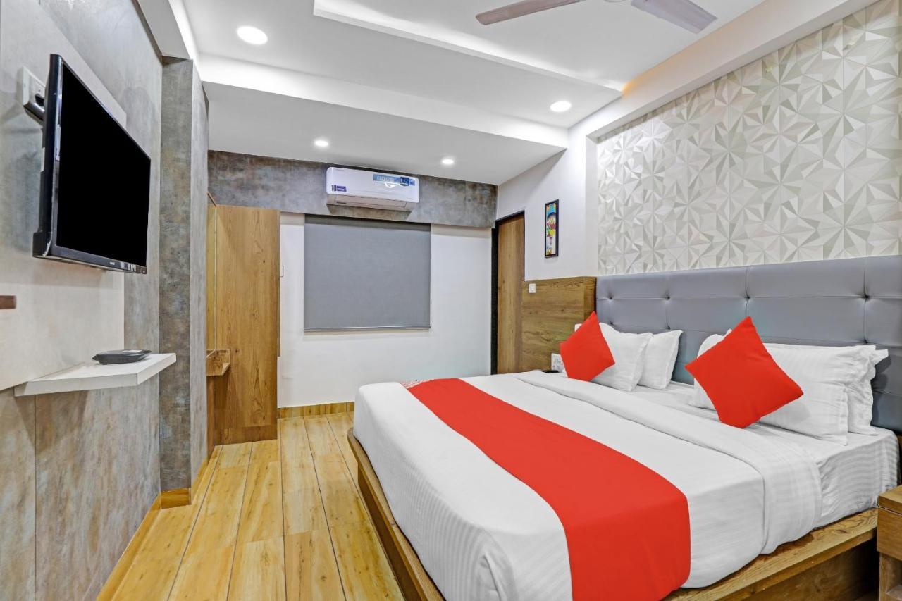 Hotel O R S Palace Amhedabad Dış mekan fotoğraf