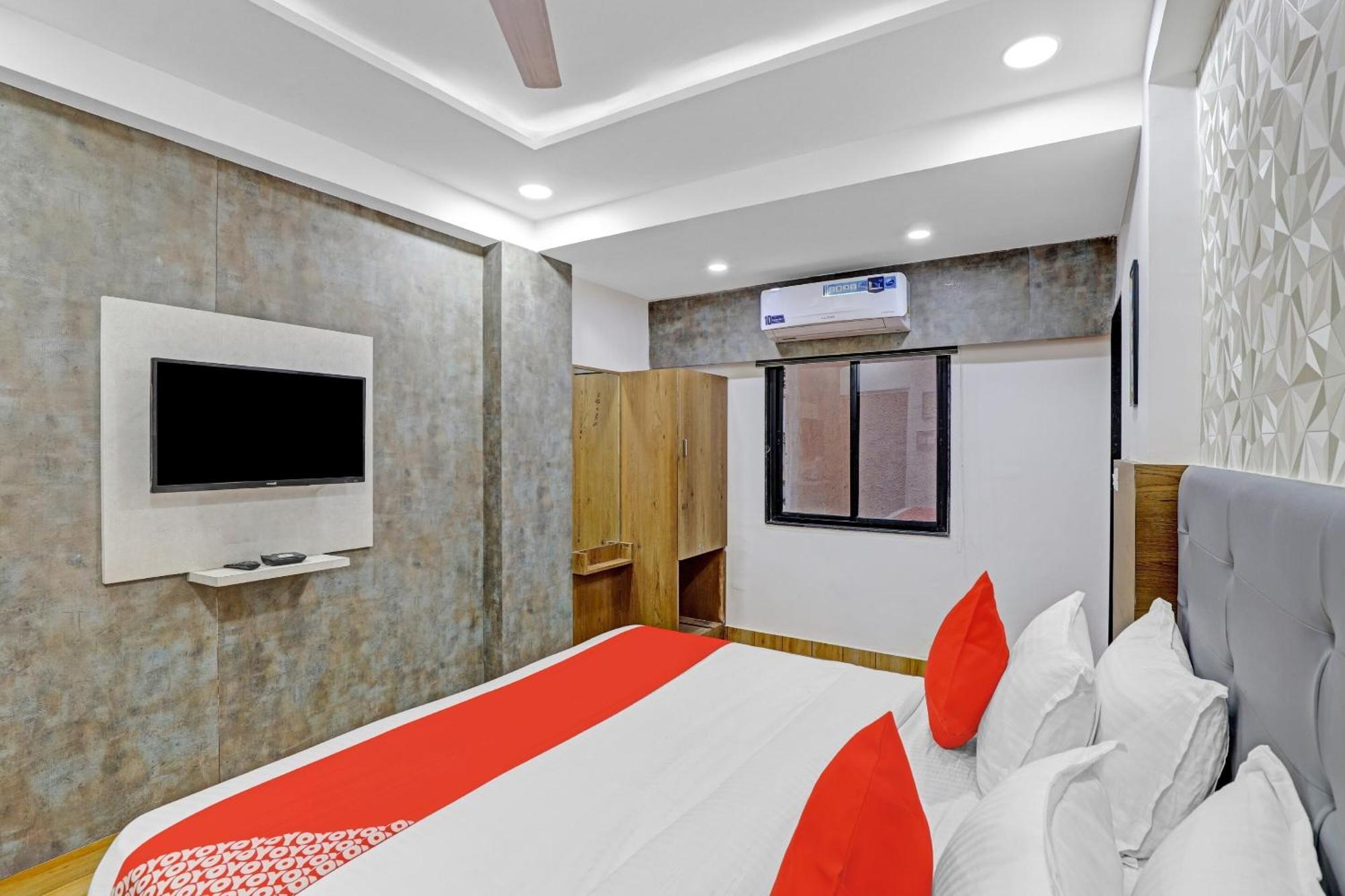 Hotel O R S Palace Amhedabad Dış mekan fotoğraf