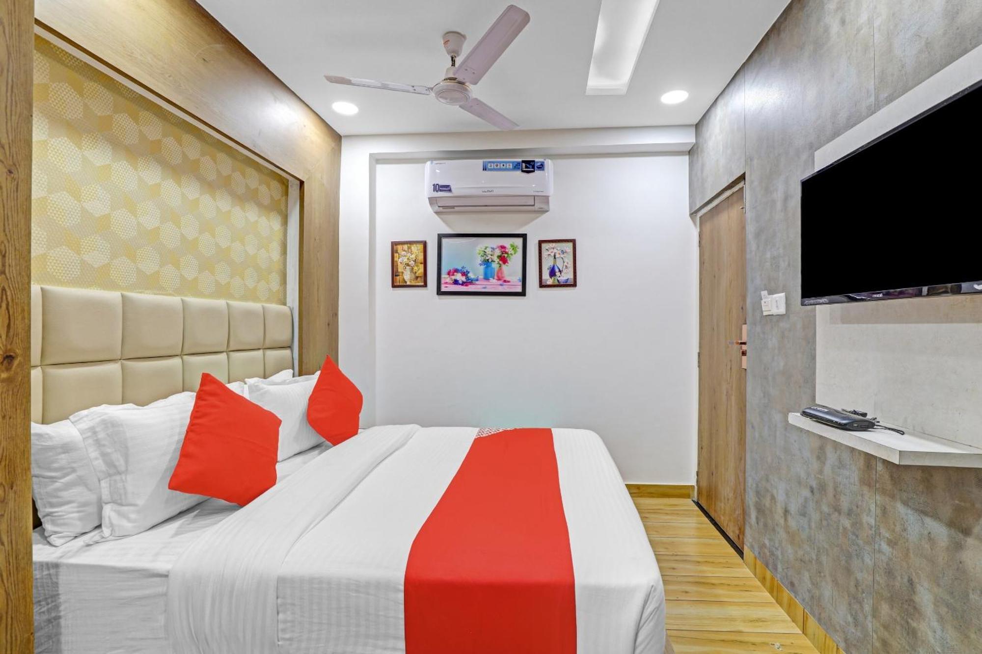 Hotel O R S Palace Amhedabad Dış mekan fotoğraf