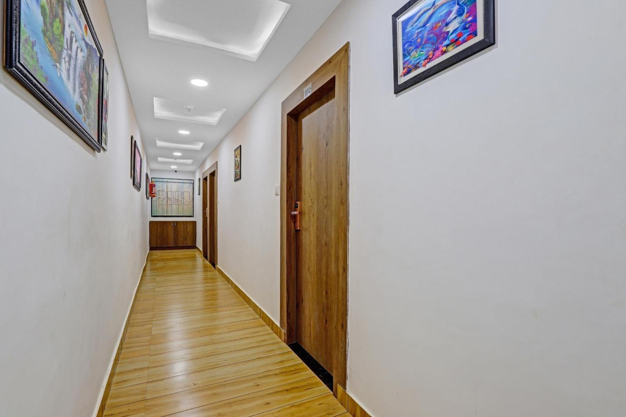 Hotel O R S Palace Amhedabad Dış mekan fotoğraf