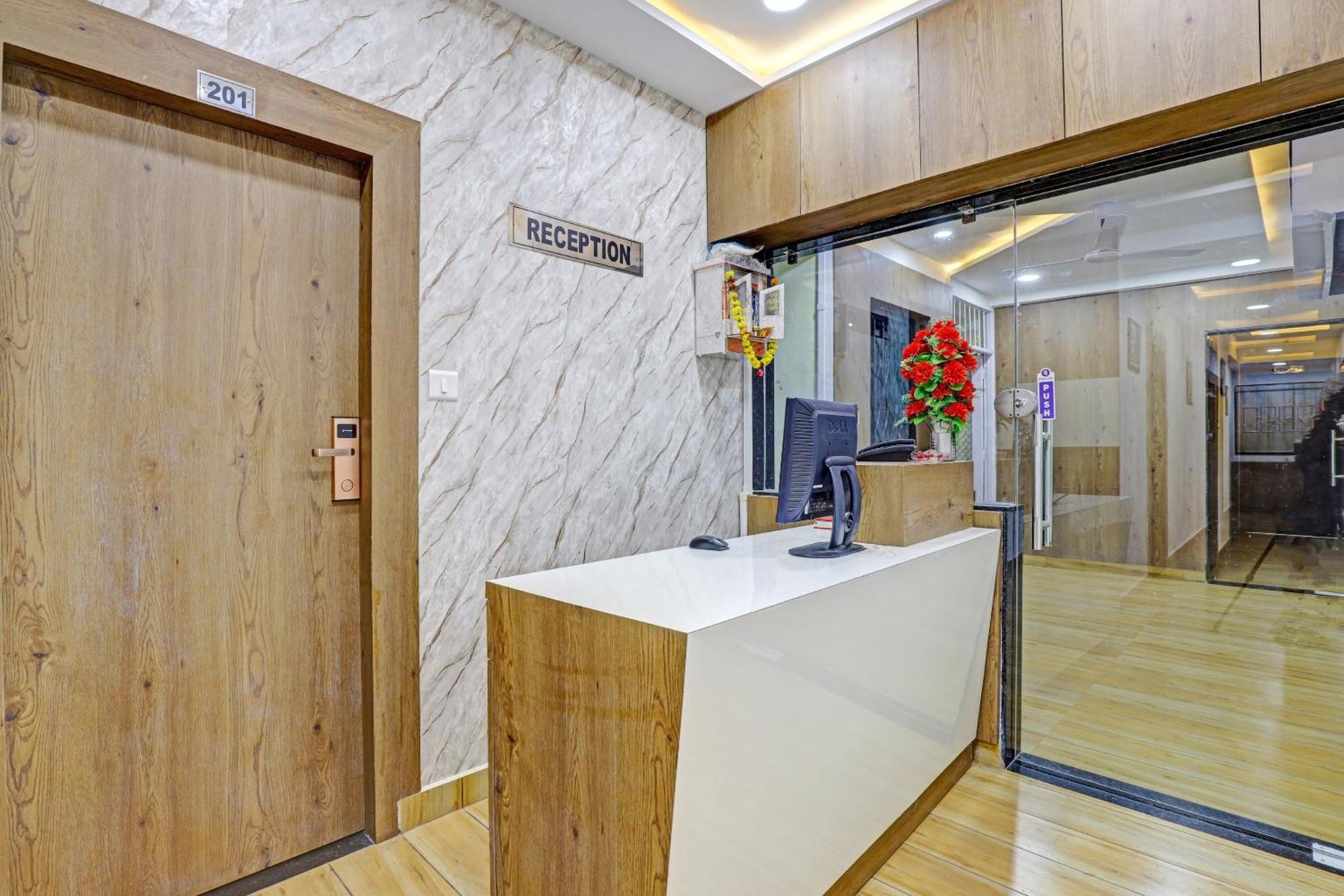 Hotel O R S Palace Amhedabad Dış mekan fotoğraf