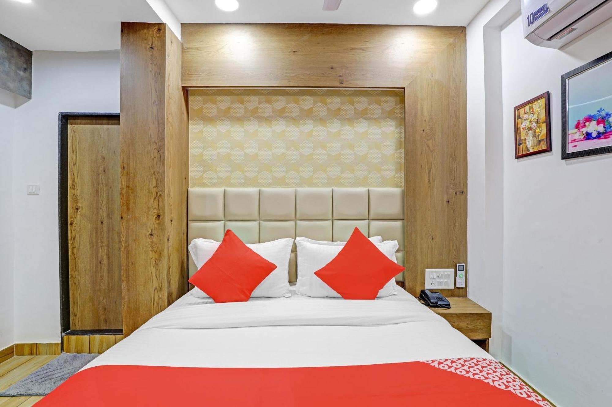 Hotel O R S Palace Amhedabad Dış mekan fotoğraf