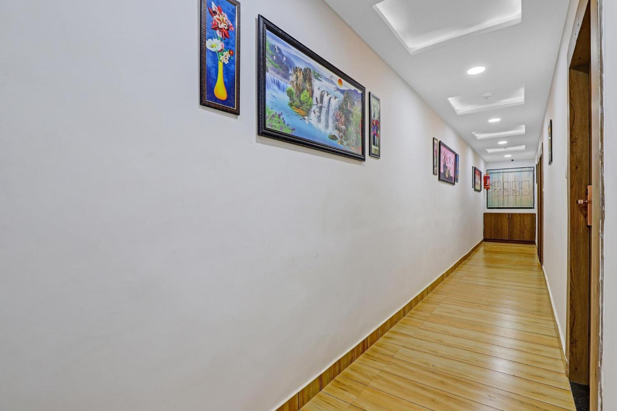 Hotel O R S Palace Amhedabad Dış mekan fotoğraf