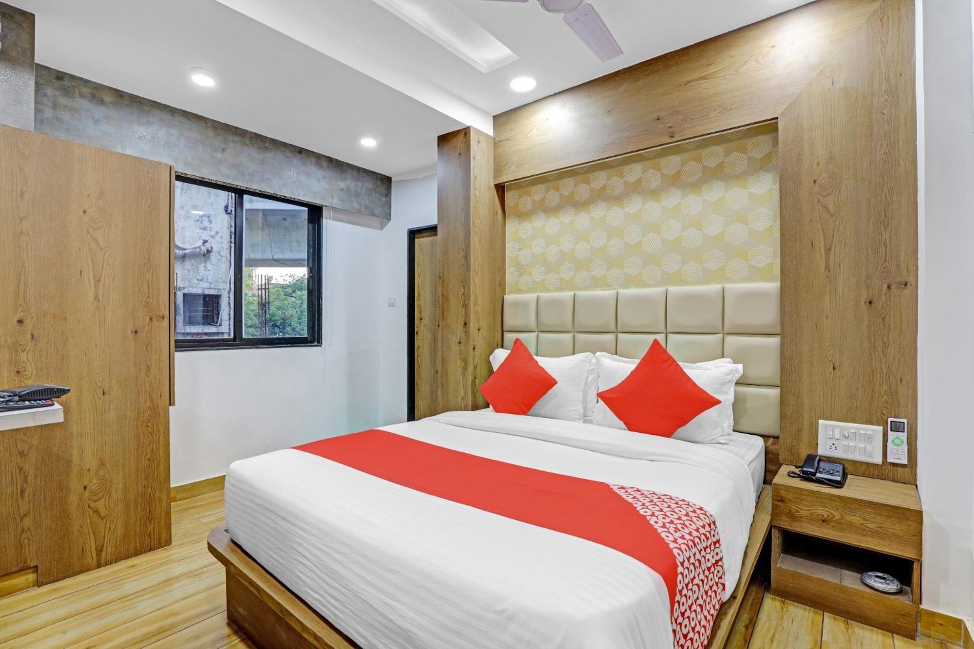 Hotel O R S Palace Amhedabad Dış mekan fotoğraf