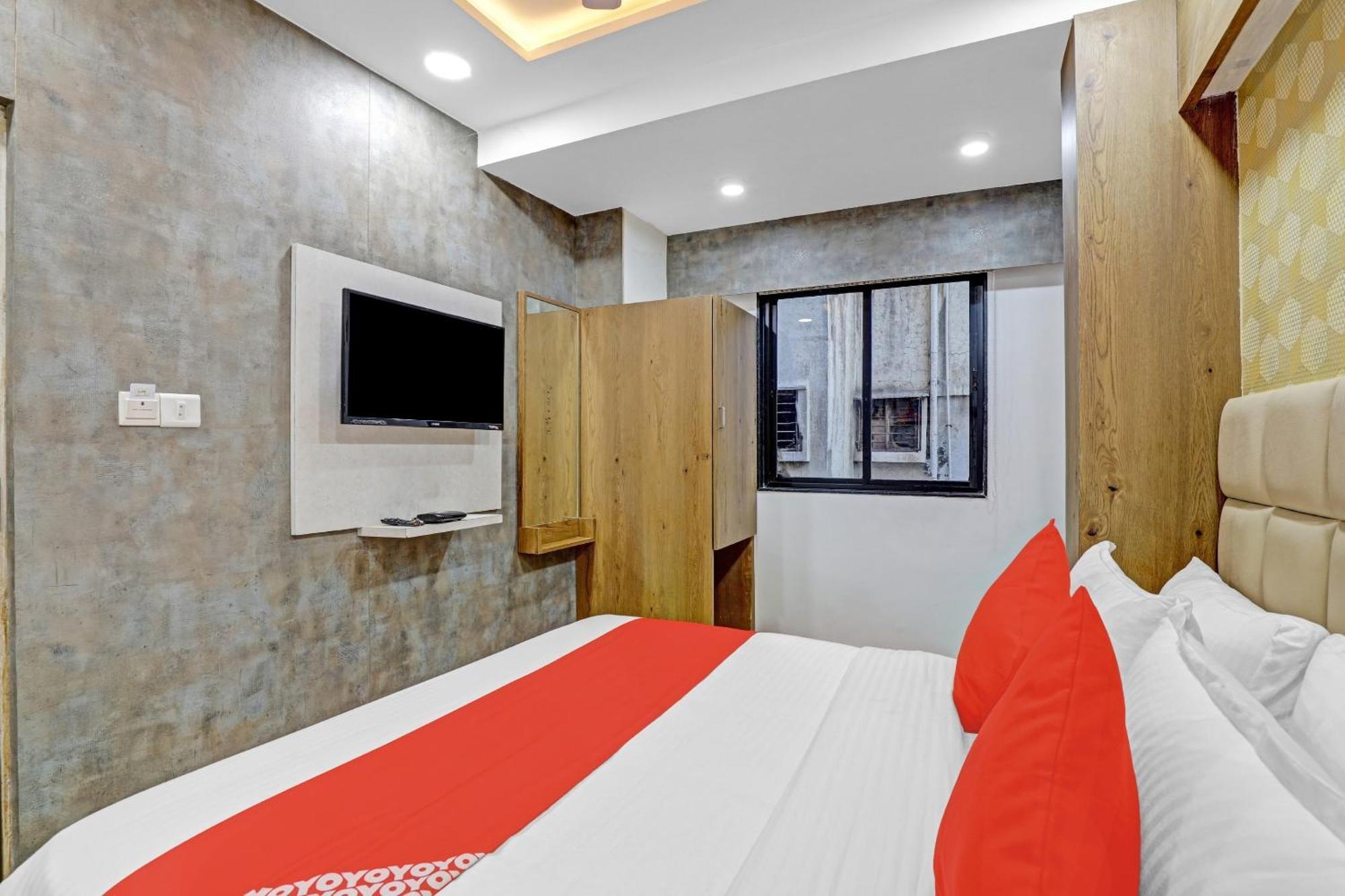 Hotel O R S Palace Amhedabad Dış mekan fotoğraf